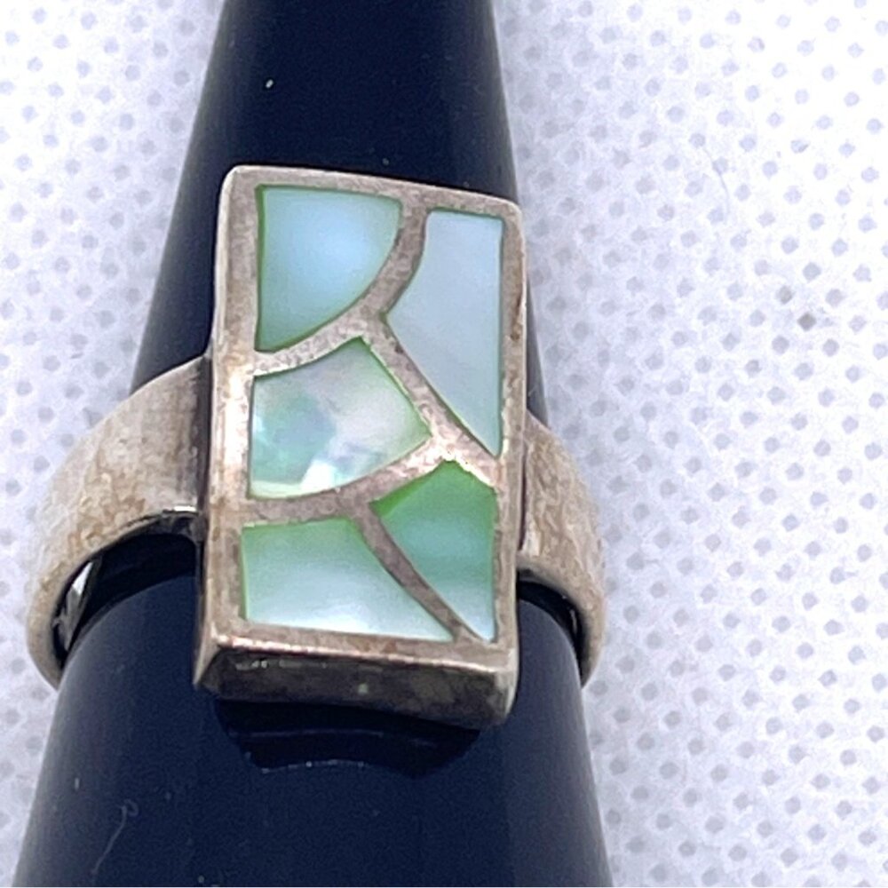 VTG Sterling Silver 925 Mother of Pearl Inlay Ring Iridescent Green White Sz 8.5 - Picture 2 of 15